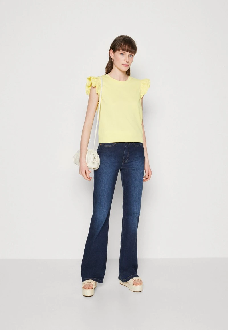 Marc O'Polo DENIM SLEEVELESS RUFFLES AT ARMHOLE - T-Shirt Print - Buttercup 2 Marc O'Polo DENIM SLEEVELESS RUFFLES AT ARMHOLE - T-Shirt Print - Buttercup – Bild 2