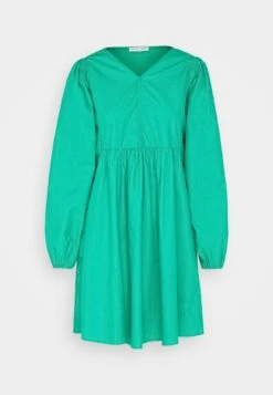 Marc O'Polo DRESS FEMININE STYLE SLEEVE VOLUME V NECK SHORT LENGTH - Freizeitkleid - Vivid Green 10 Marc O'Polo DRESS FEMININE STYLE SLEEVE VOLUME V NECK SHORT LENGTH - Freizeitkleid - Vivid Green -Mode Familie fb7b774f7ae24832841831bfc4964653