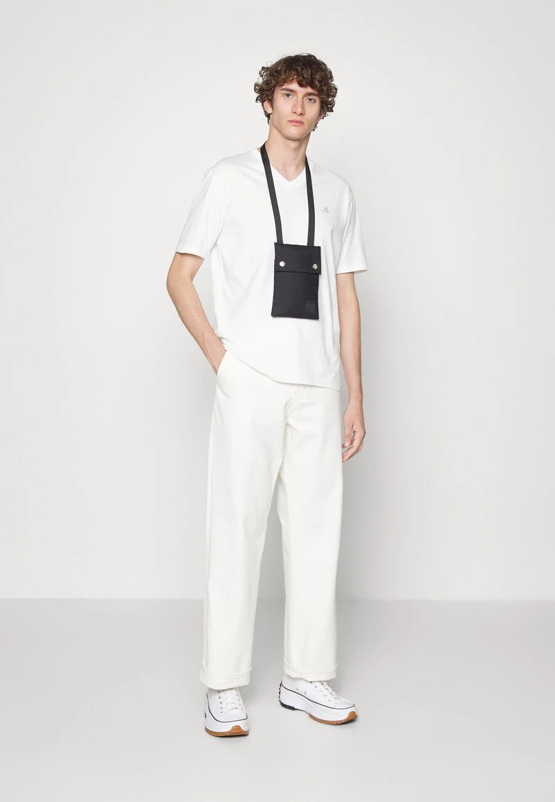 Marc O'Polo SHORT SLEEVE V NECK - T-Shirt Basic - White 2 Marc O'Polo SHORT SLEEVE V NECK - T-Shirt Basic - White – Bild 2